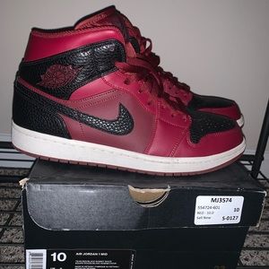 Air Jordan 1 Mid “Reverse Banned”